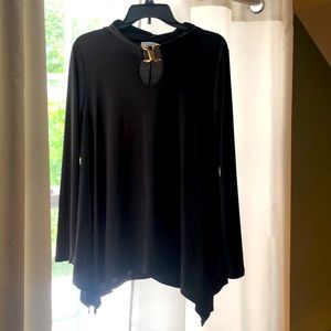 Cha cha vente large,  black, long sleeve shirt.